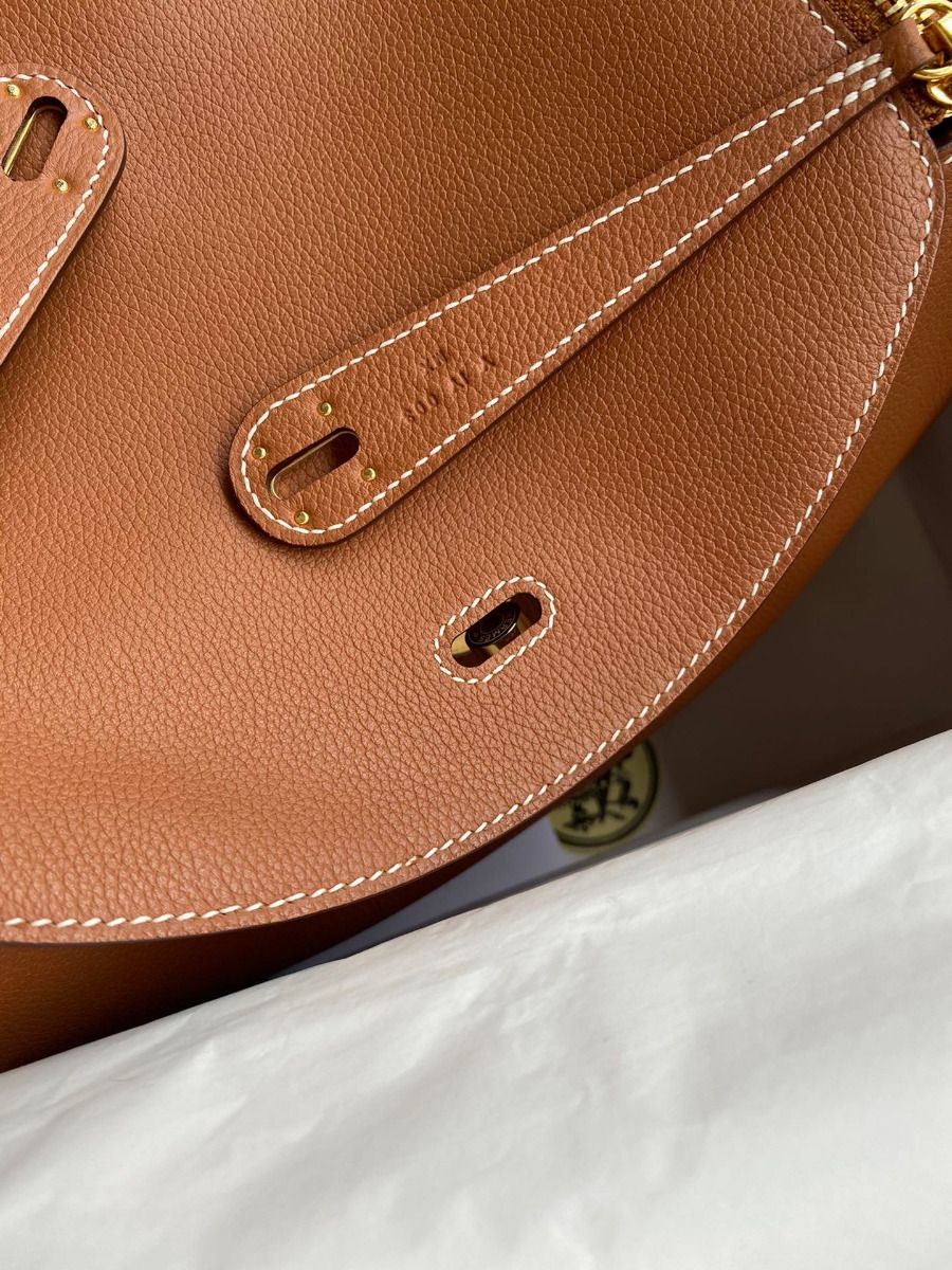Hermes Lindy 30 Handmade Bag In Gold Evercolor Leather - Image 7