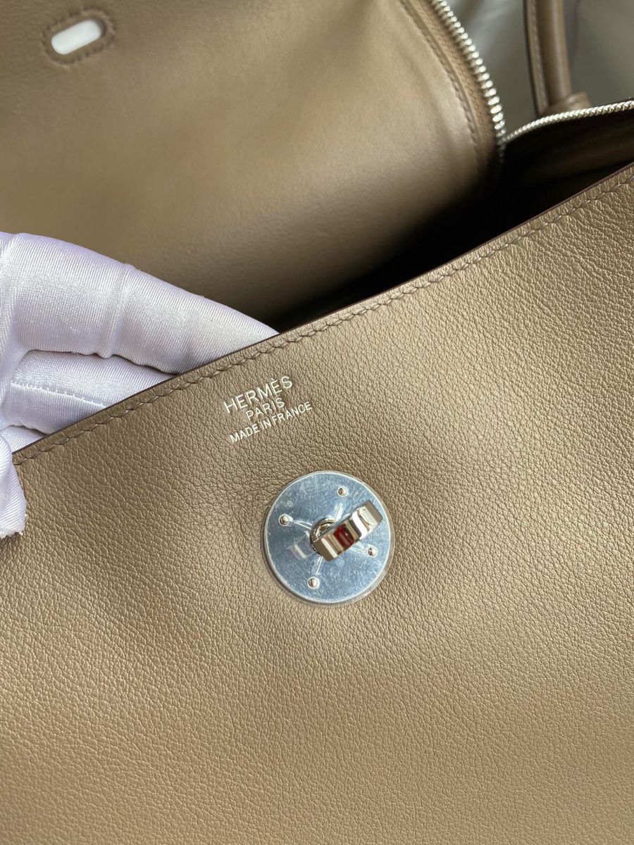 Hermes Lindy 30 Handmade Bag In Taupe Swift Calfskin - Image 10