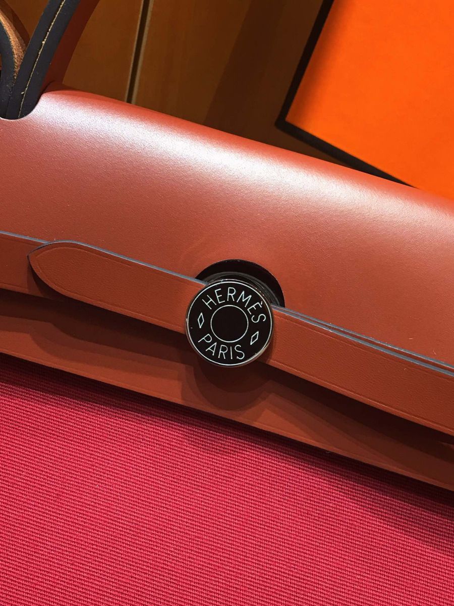 Hermes Herbag Zip 31cm Bag In Camel And Bordeaux - Image 5