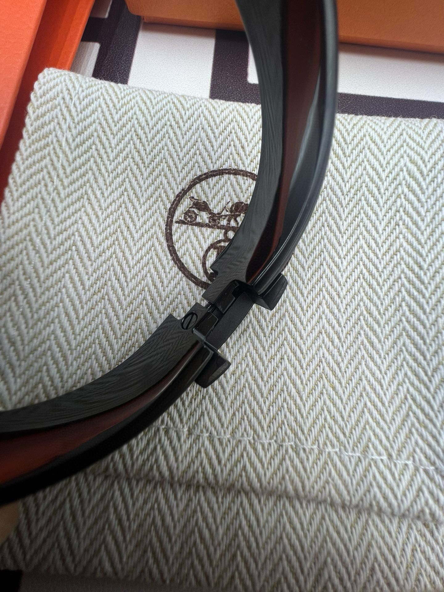 Hermes So Black Enamel Clic HH Bracelet - Image 10