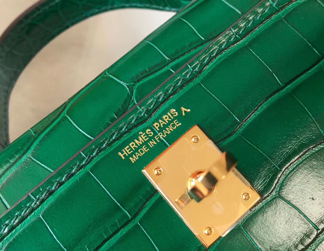 Hermes Kelly Mini II Handmade Bag In Green Crocodile Embossed Leather - Image 4