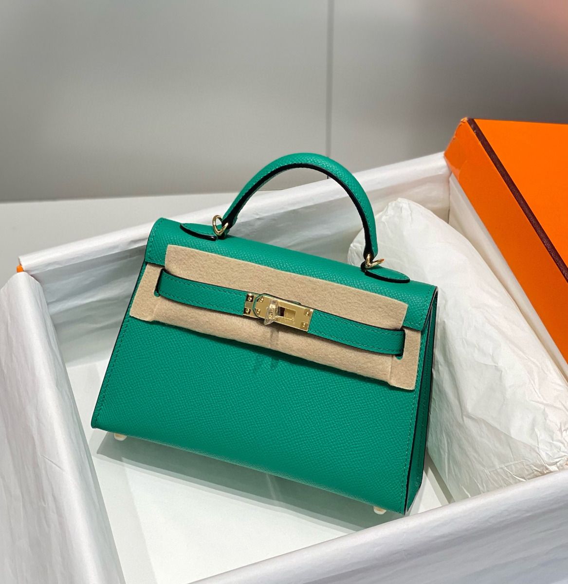Hermes Kelly Mini II Bag In Vert Jade Epsom Leather GHW - Image 3