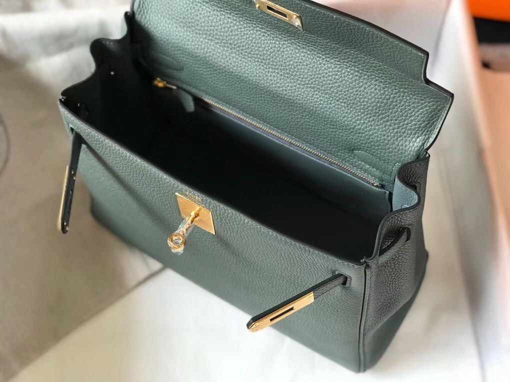 Hermes Kelly 28cm Bag In Vert Amande Clemence Leather GHW - Image 9