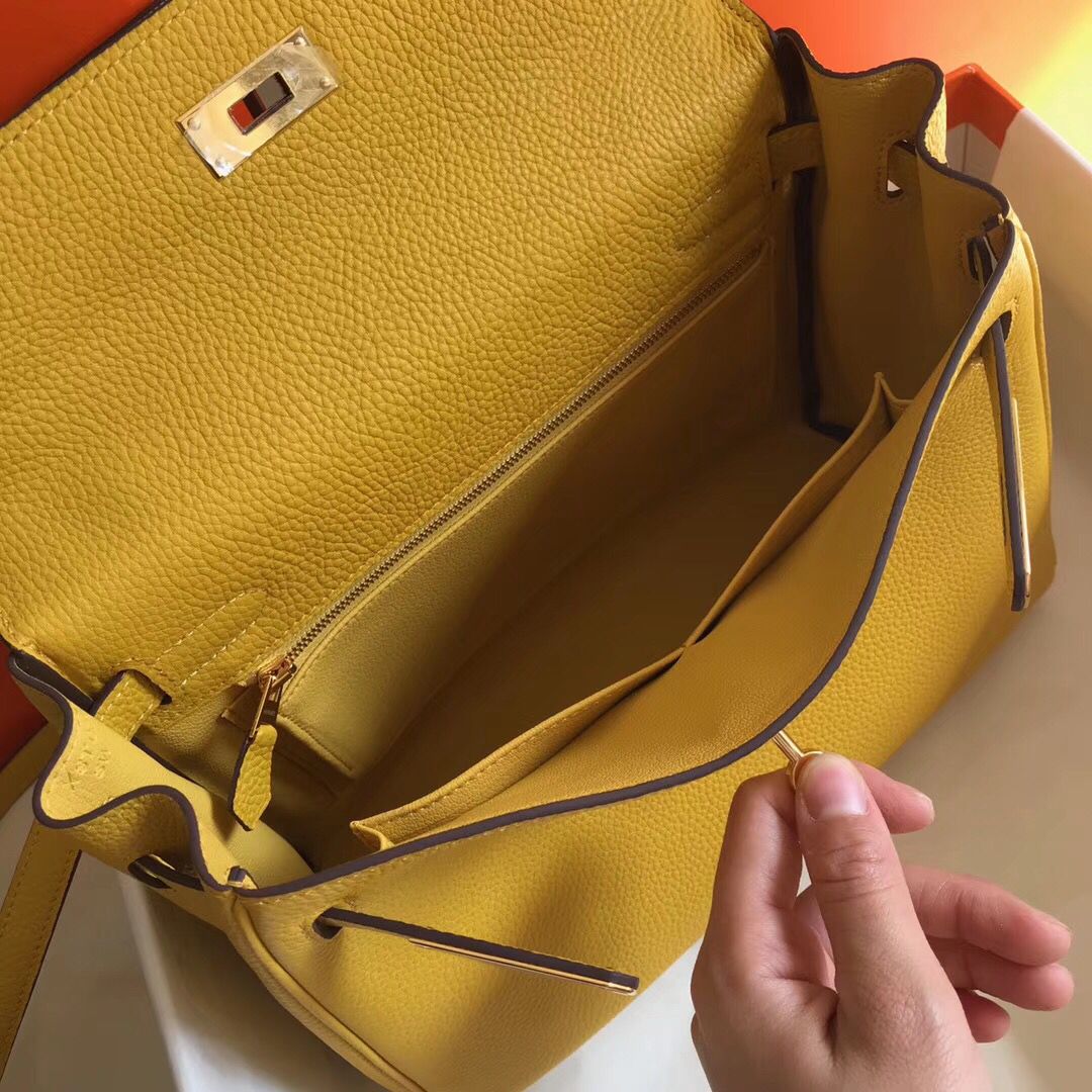 Hermes Kelly 28cm Bag In Yellow Clemence Leather GHW - Image 8