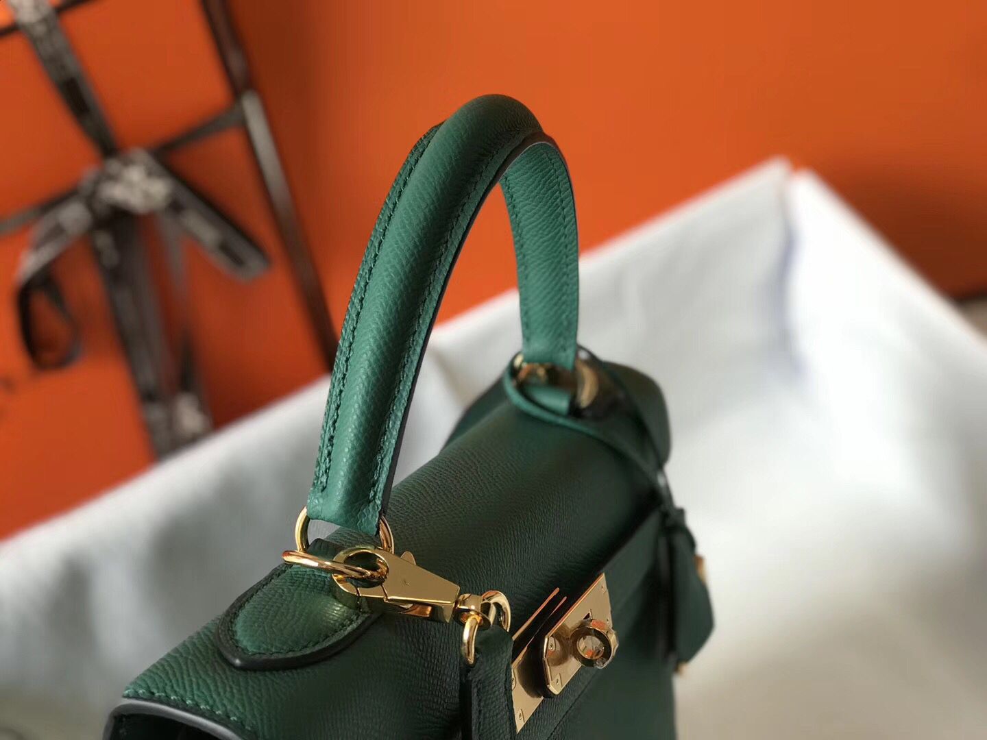 Hermes Kelly 28cm Bag In Vert Vertigo Epsom Leather GHW - Image 4