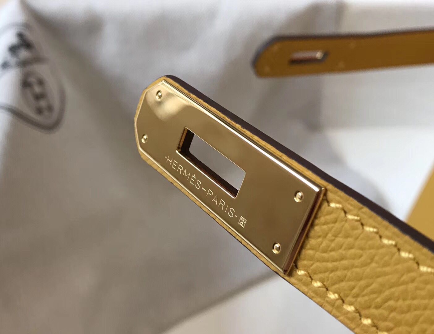 Hermes Kelly 32cm Bag In Yellow Epsom Leather GHW - Image 8