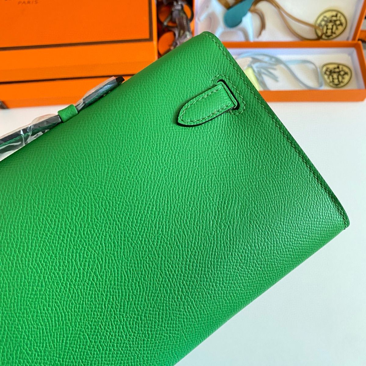 Hermes Kelly Cut Handmade Bag in Bambou Epsom Calfskin - Image 4