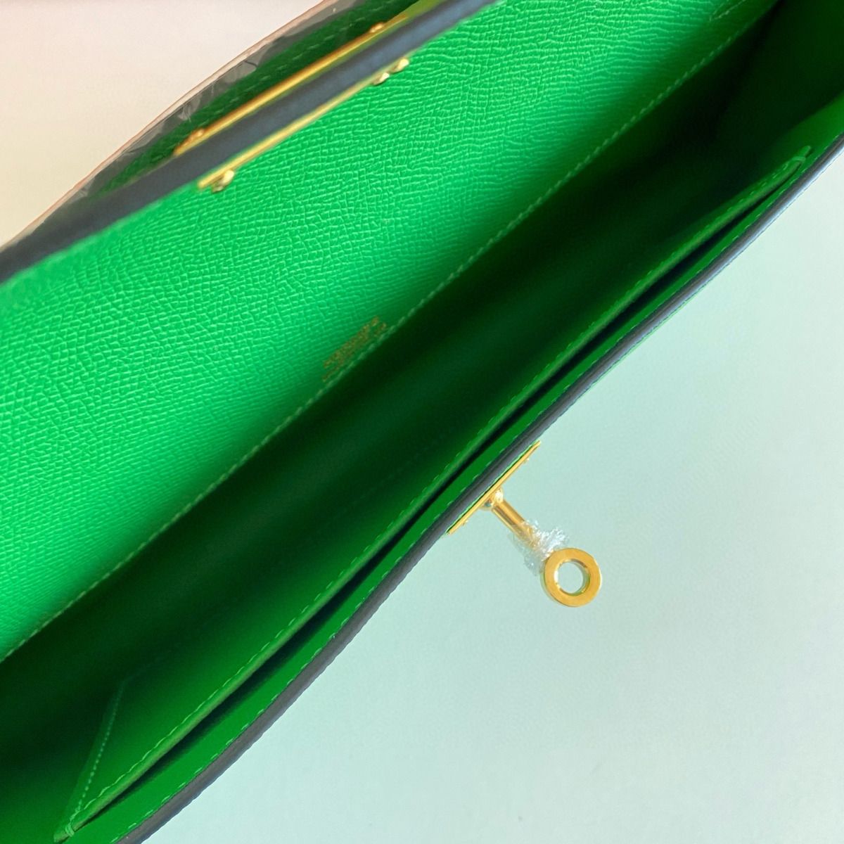 Hermes Kelly Cut Handmade Bag in Bambou Epsom Calfskin - Image 6