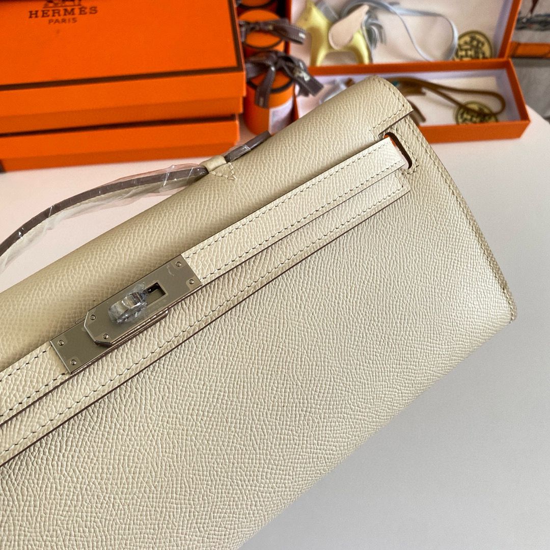 Hermes Kelly Cut Handmade Bag in Craie Epsom Calfskin - Image 3