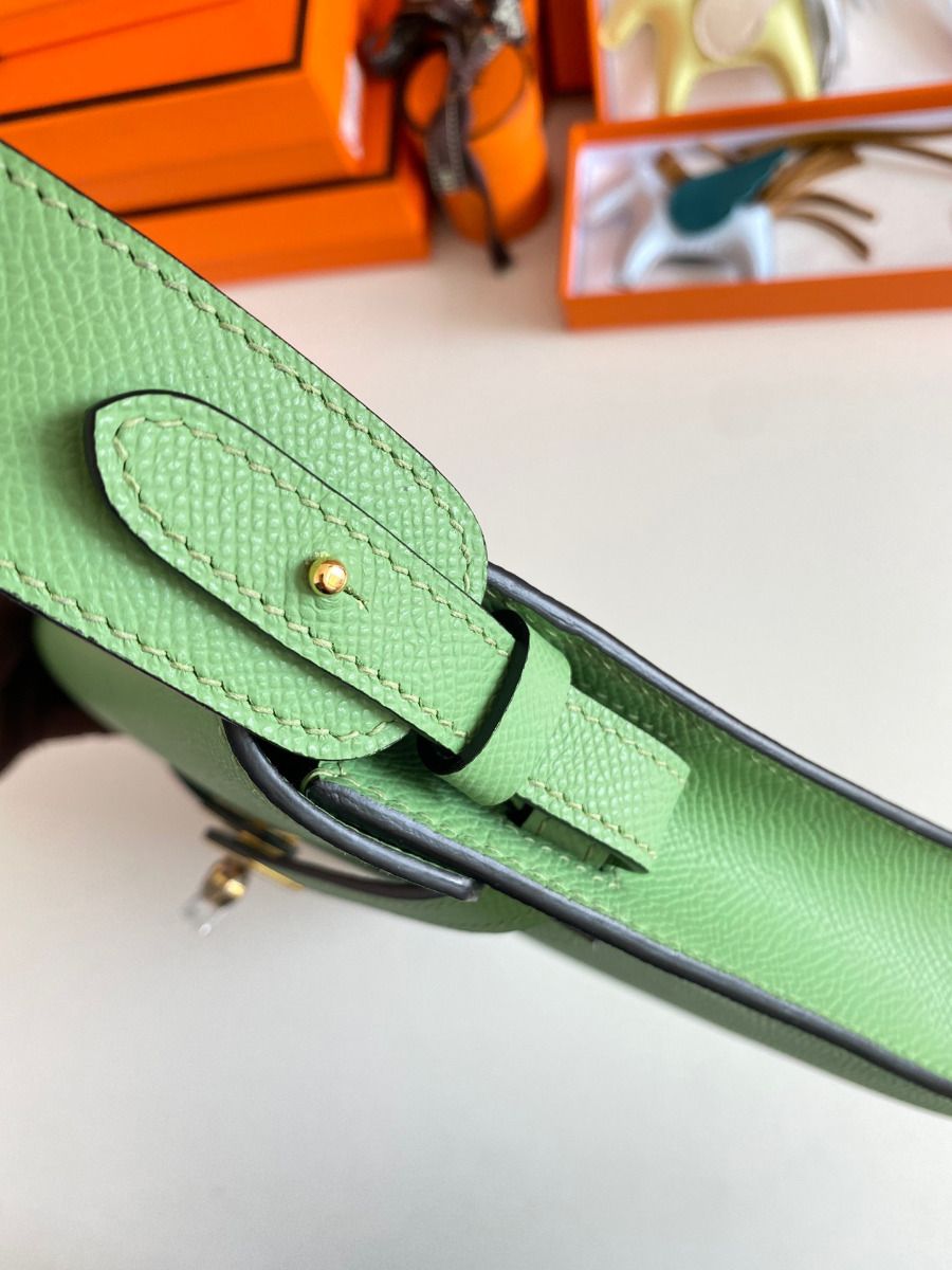 Hermes Kelly Depeches 25 Pouch in Vert Criquet Epsom Calfskin - Image 8