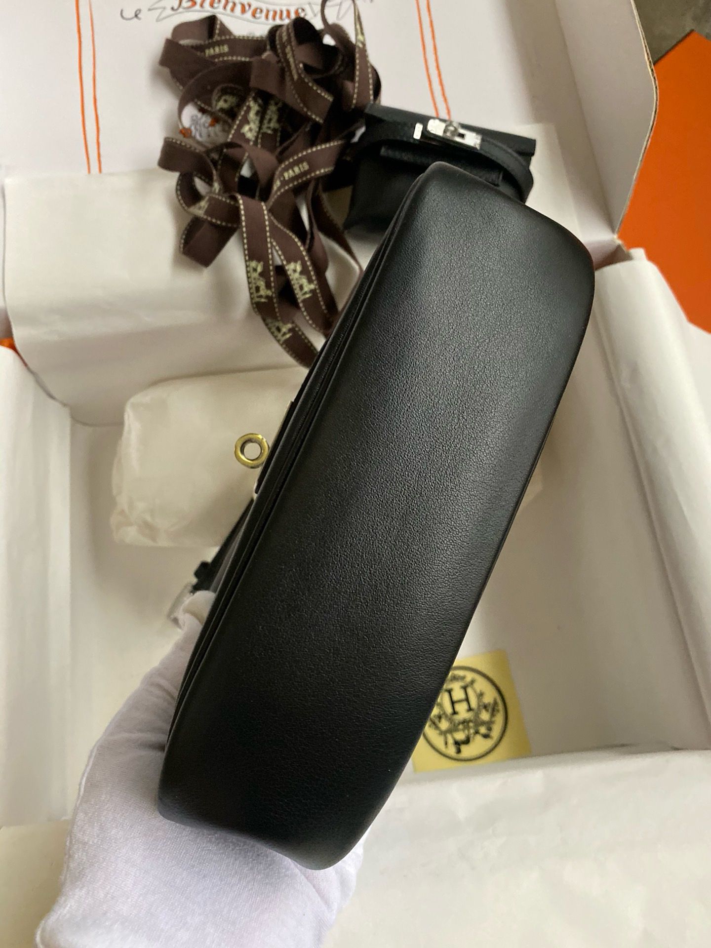 Hermès Kelly Moove Handmade Bag in Black Swift Calfskin - Image 4