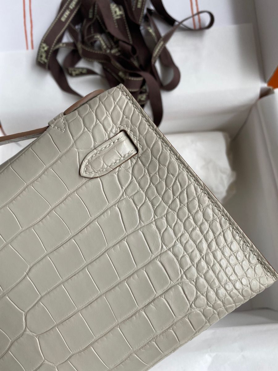 Hermes Kelly Pochette Handmade Bag In Beton Matte Alligator Leather - Image 6