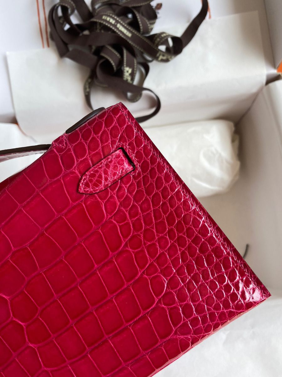 Hermes Kelly Pochette Handmade Bag In Rose Extreme Shiny Alligator Leather - Image 6