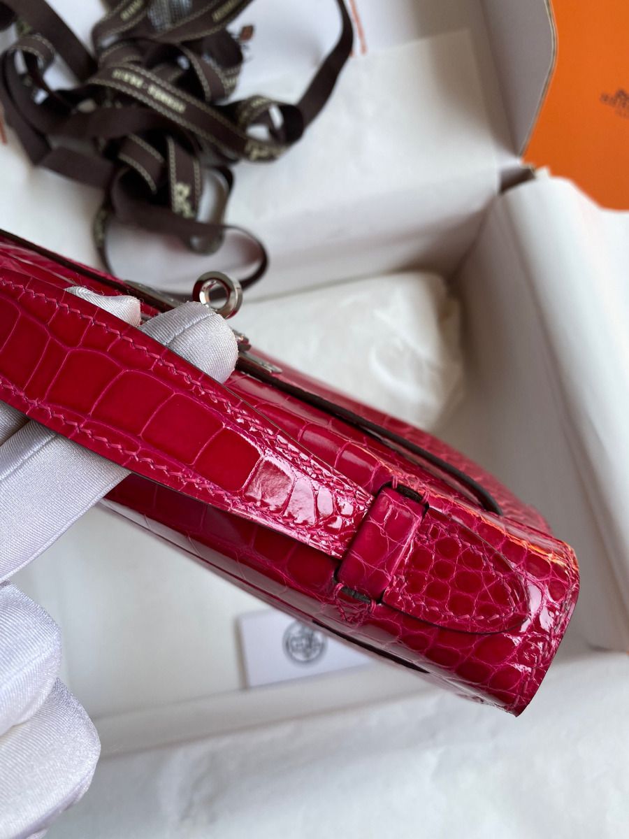 Hermes Kelly Pochette Handmade Bag In Rose Extreme Shiny Alligator Leather - Image 7