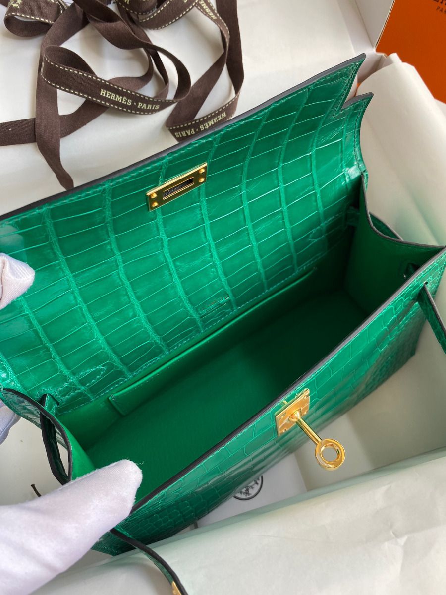 Hermes Kelly Pochette Handmade Bag In Vert Emerald Shiny Alligator Leather - Image 8