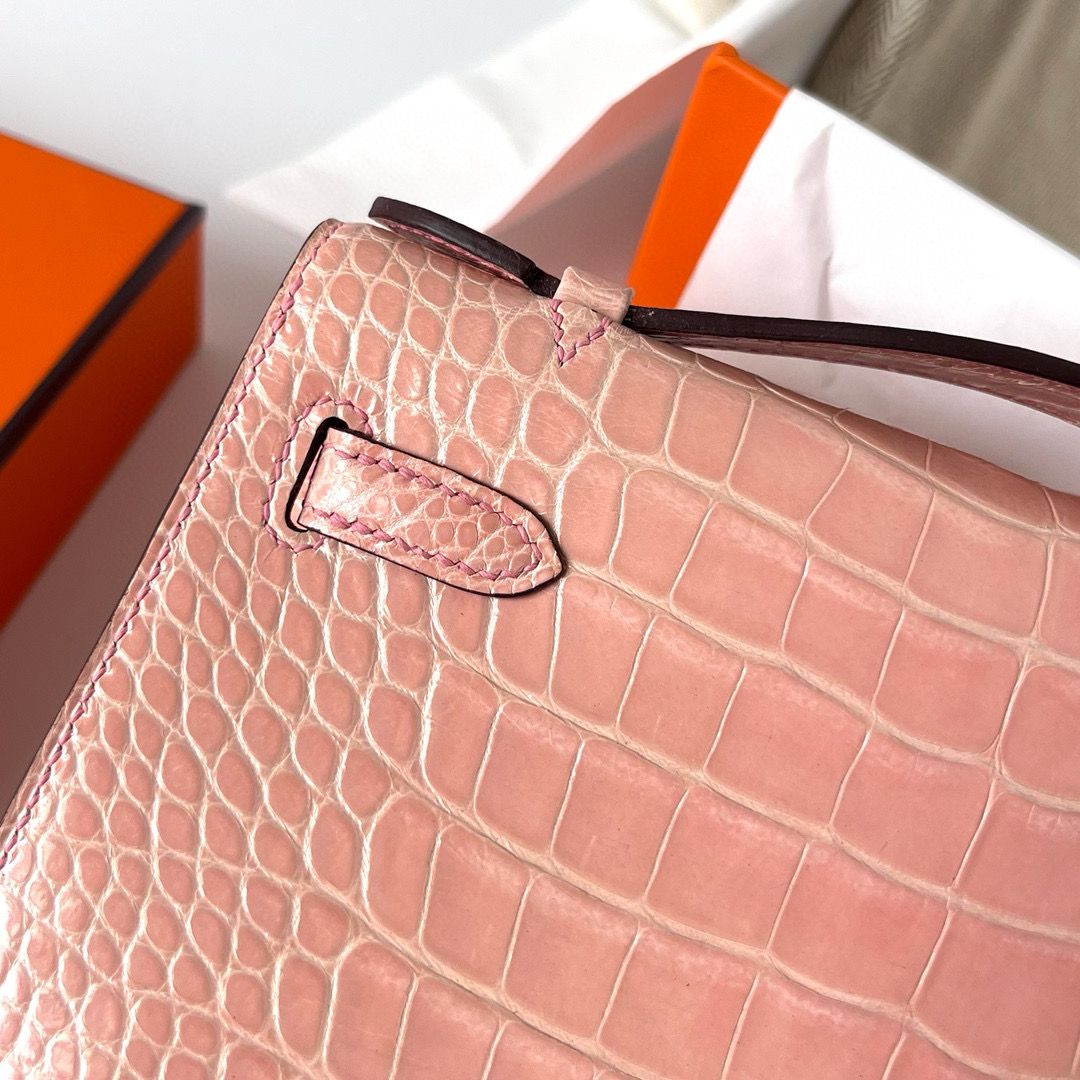 Hermes Kelly Pochette Handmade Bag In Nude Shiny Alligator Leather - Image 8