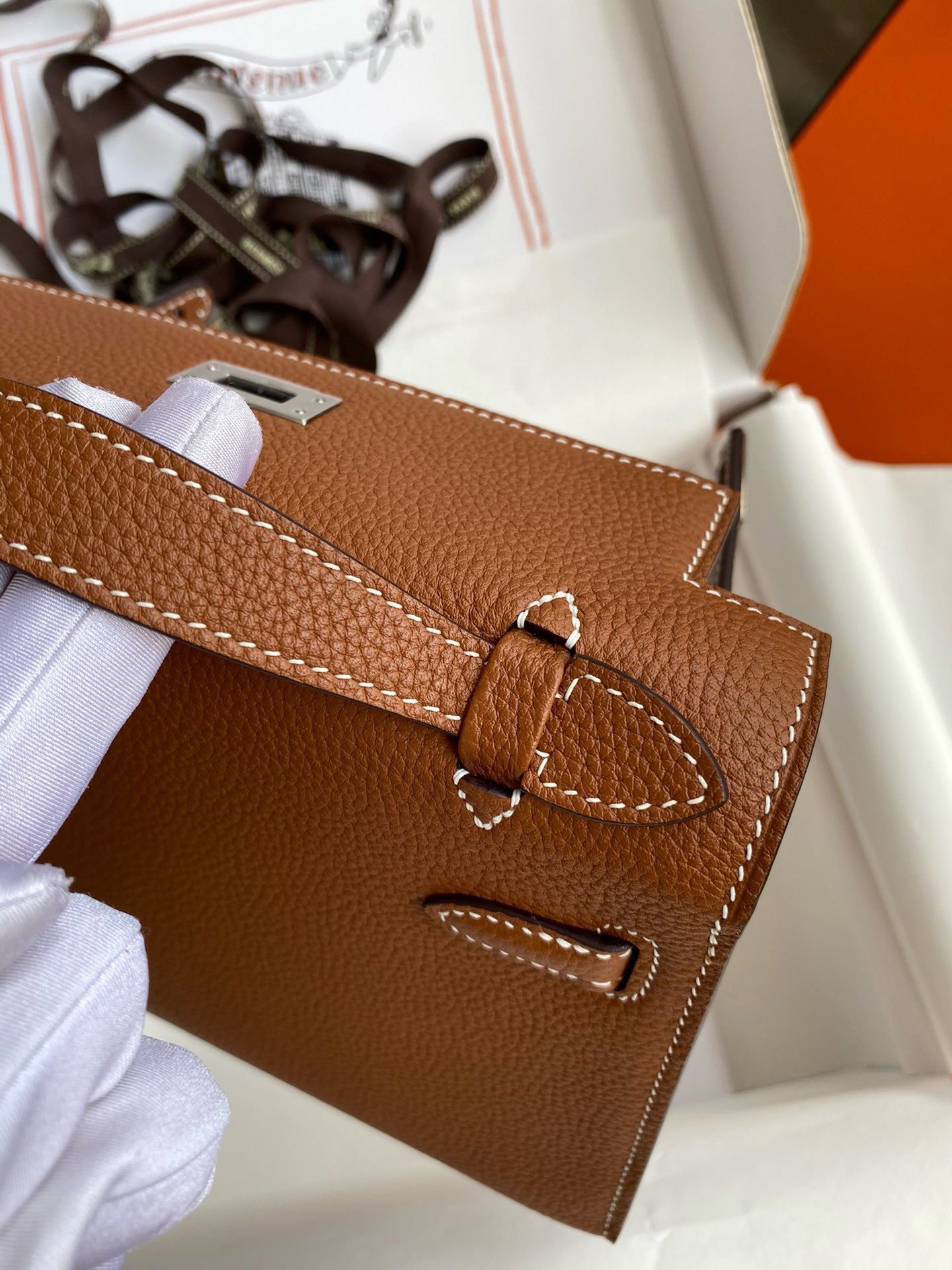 Hermes Kelly Pochette Handmade Bag in Gold Clemence Leather - Image 8