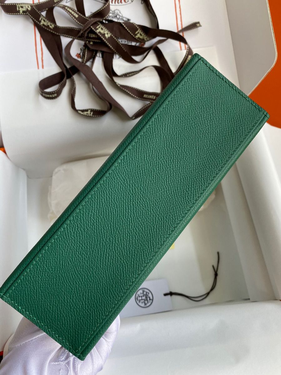 Hermes Kelly Pochette Handmade Bag In Malachite Epsom Calfskin - Image 4