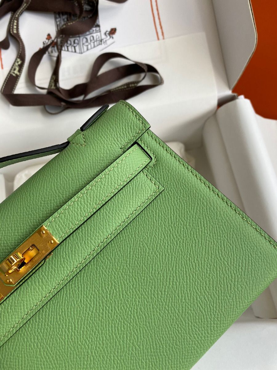 Hermes Kelly Pochette Handmade Bag In Vert Criquet Epsom Calfskin - Image 5