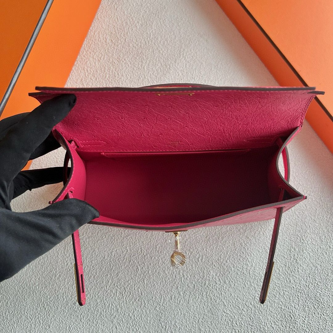 Hermes Kelly Pochette Handmade Bag in Rose Tyrien Ostrich Leather - Image 10