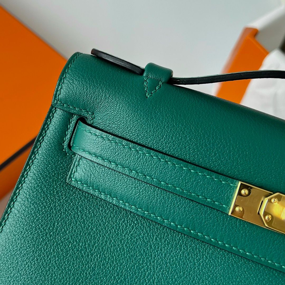 Hermes Kelly Pochette Handmade Bag In Malachite Swift Calfskin - Image 4