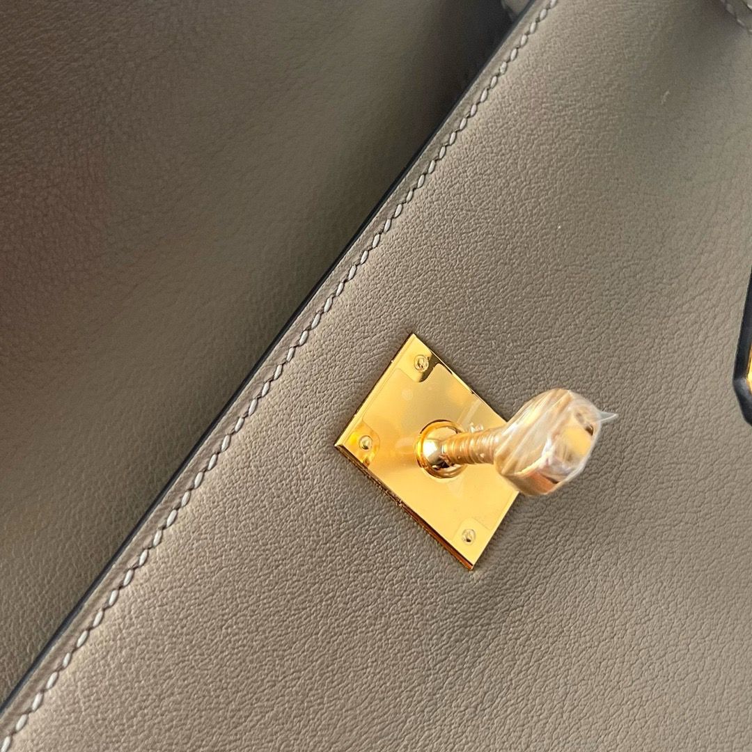 Hermes Kelly Pochette Handmade Bag In Taupe Swift Calfskin - Image 4