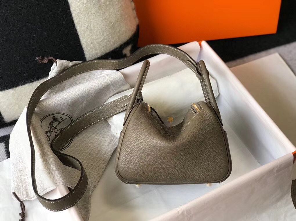 Hermes Lindy Mini Bag In Taupe Clemence Leather GHW - Image 3