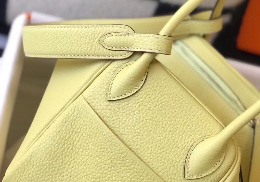 Hermes Lindy 26cm Bag In Jaune Poussin Clemence Leather GHW - Image 7