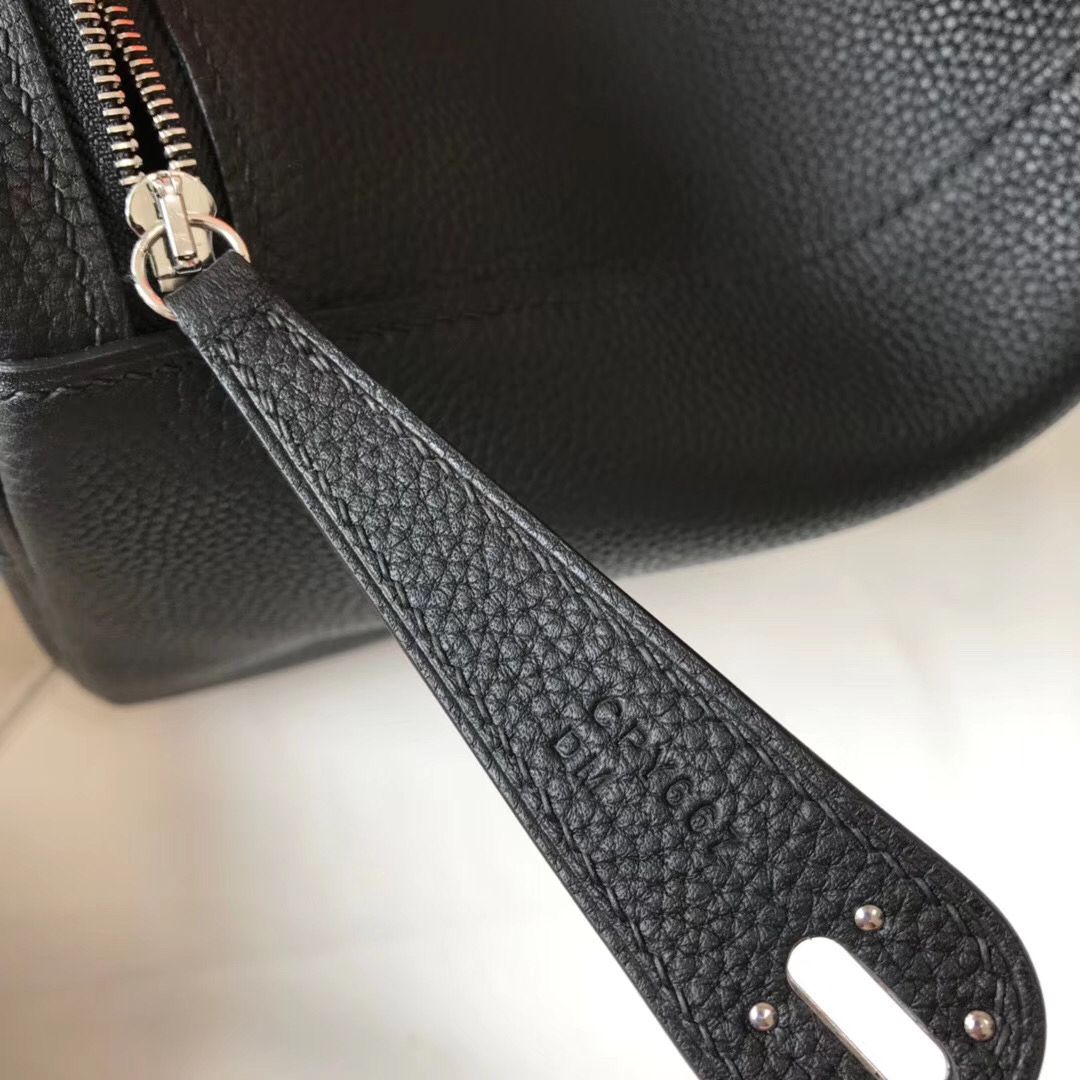 Hermes Lindy 26cm Bag In Black Clemence Leather - Image 8