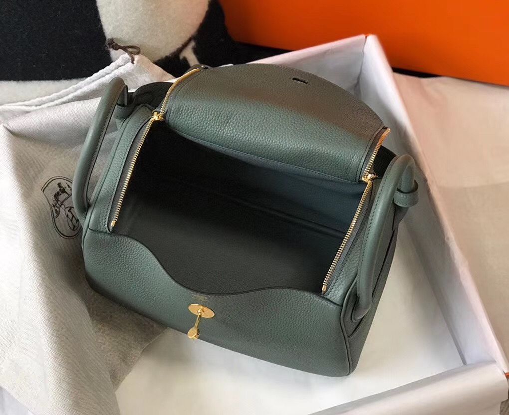 Hermes Lindy 26cm Bag In Vert Amande Clemence Leather GHW - Image 8
