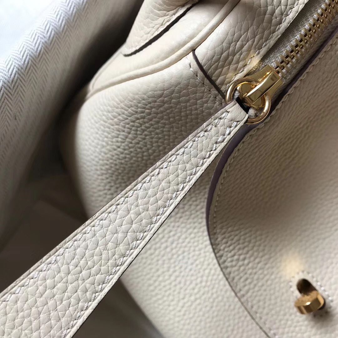 Hermes Lindy 30cm Bag In Beton Clemence Leather GHW - Image 9