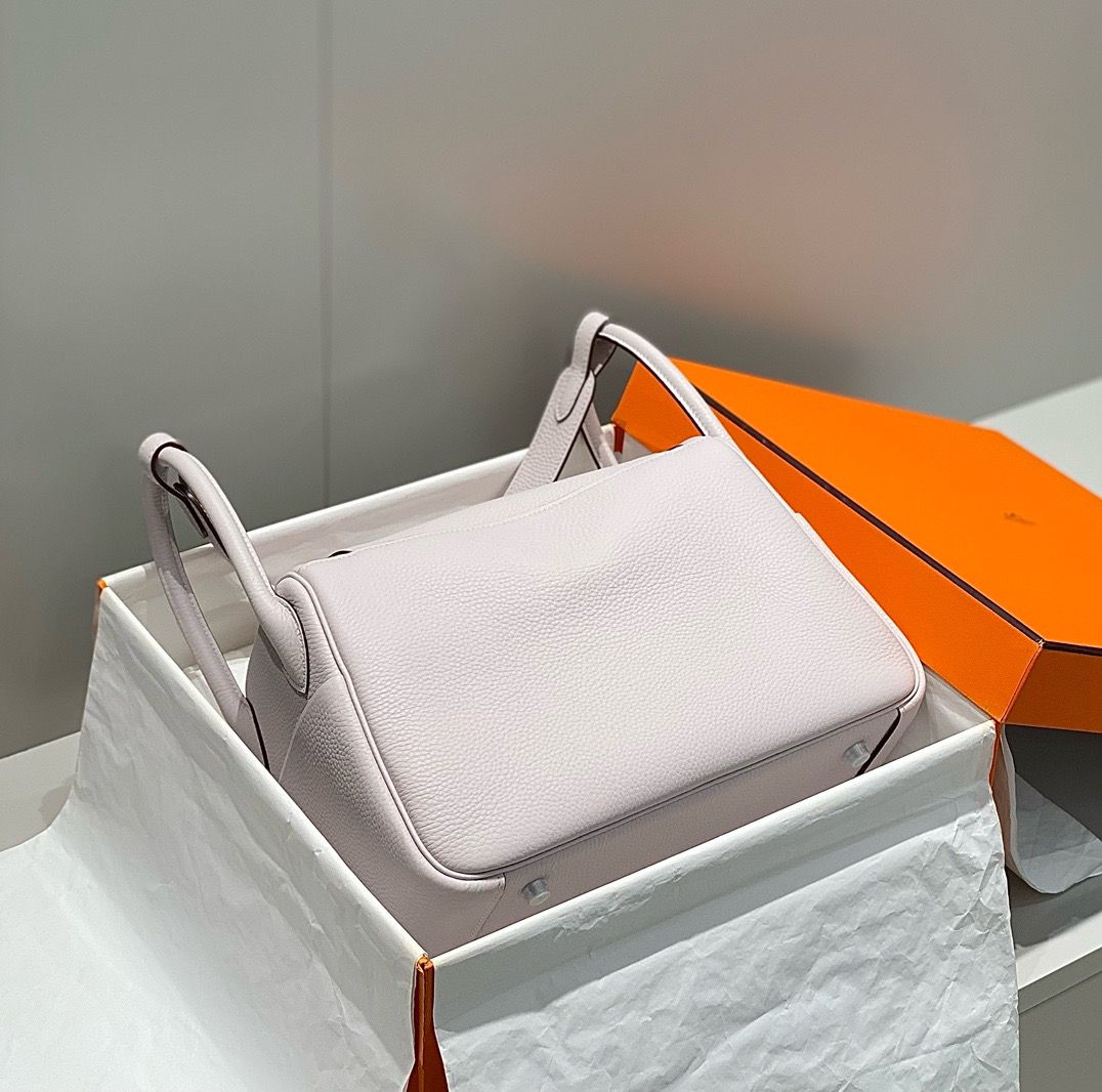 Hermes Lindy 30cm Bag In Mauve Pale Clemence Leather PHW - Image 3