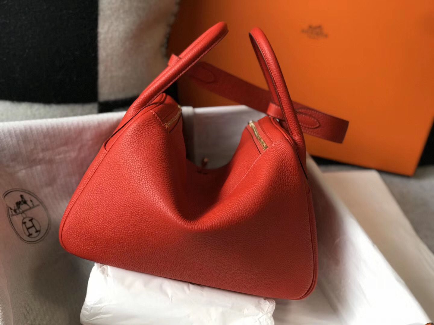 Hermes Lindy 30cm Bag In Red Clemence Leather GHW - Image 3