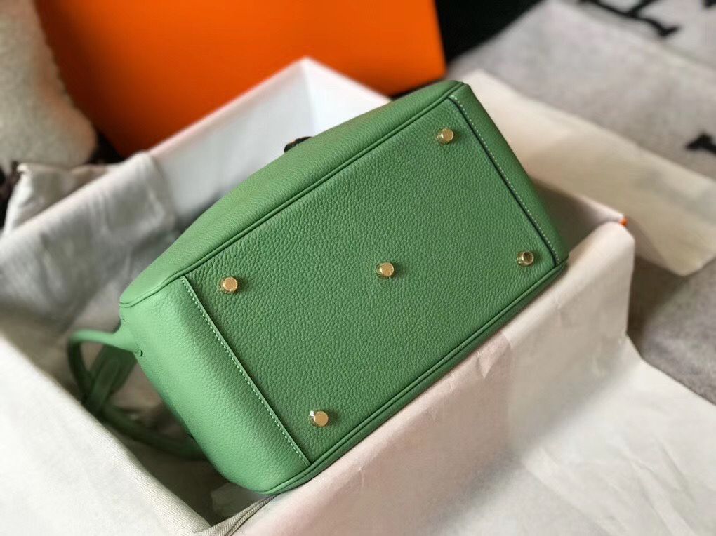 Hermes Lindy 30cm Bag In Vert Criquet Clemence Leather GHW - Image 4
