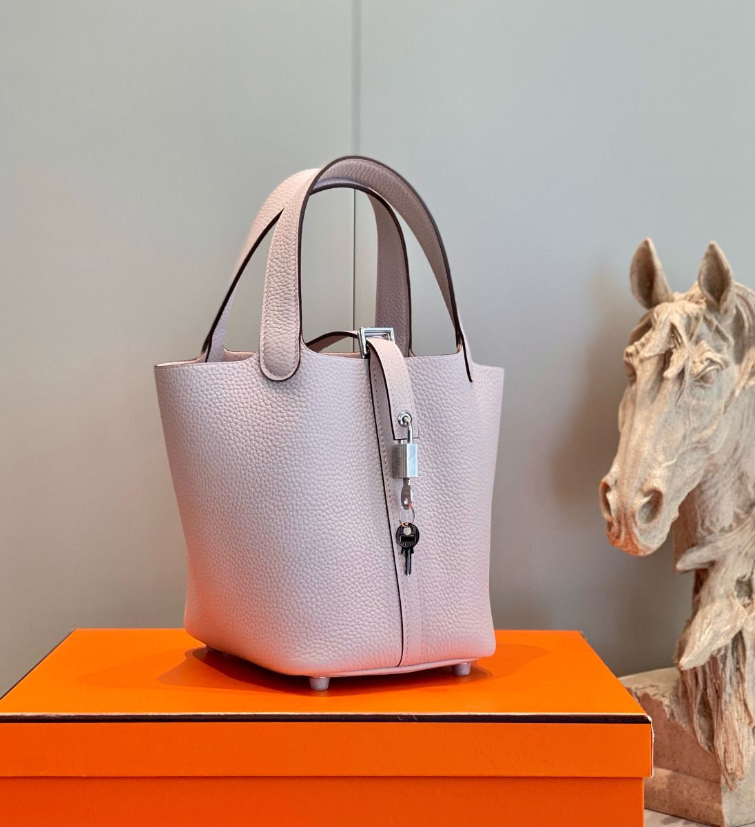 Hermes Picotin Lock 18 Bag In Mauve Pale Clemence Leather - Image 5