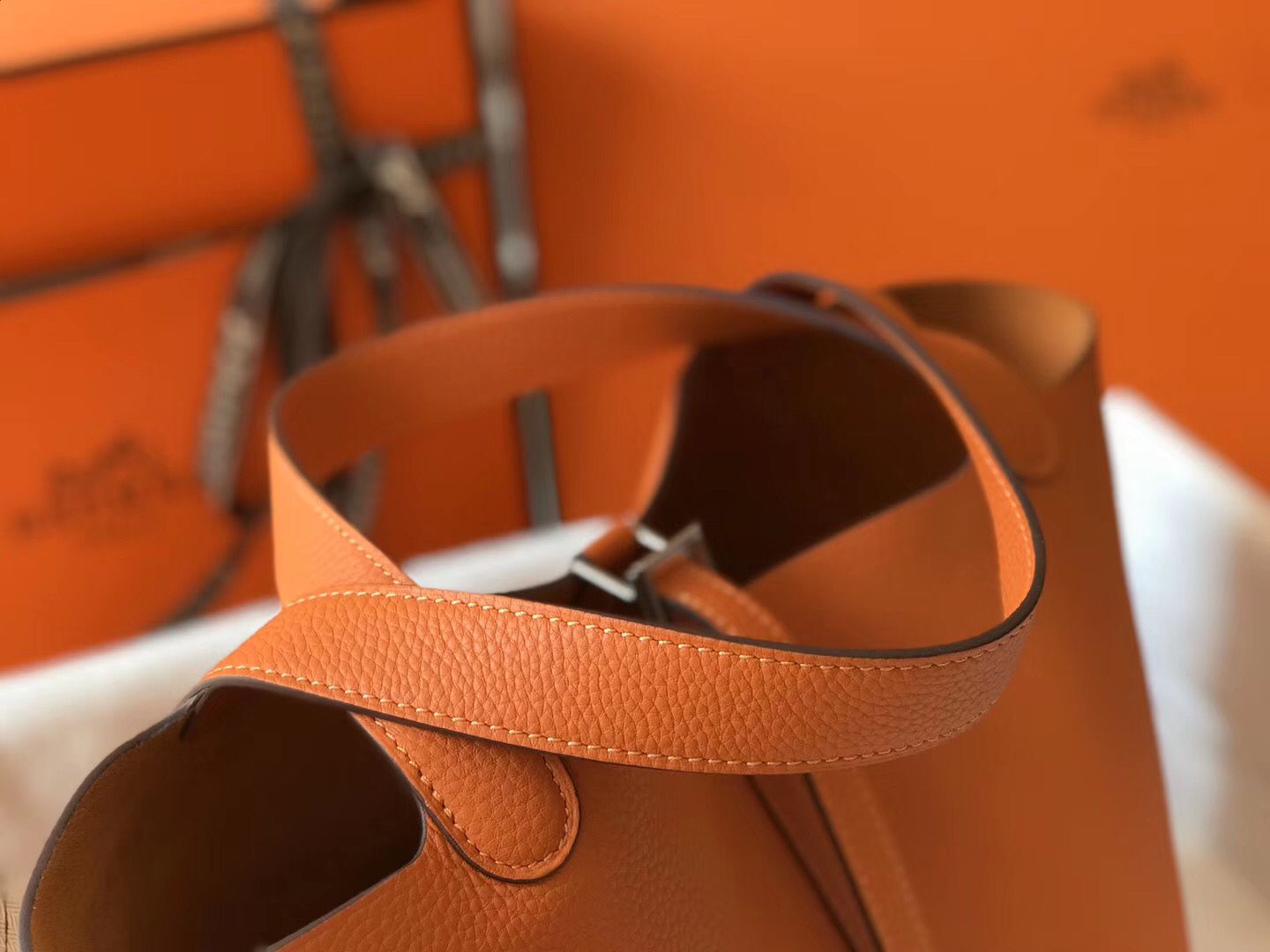 Hermes Picotin Lock 18 Bag In Orange Clemence Leather - Image 6