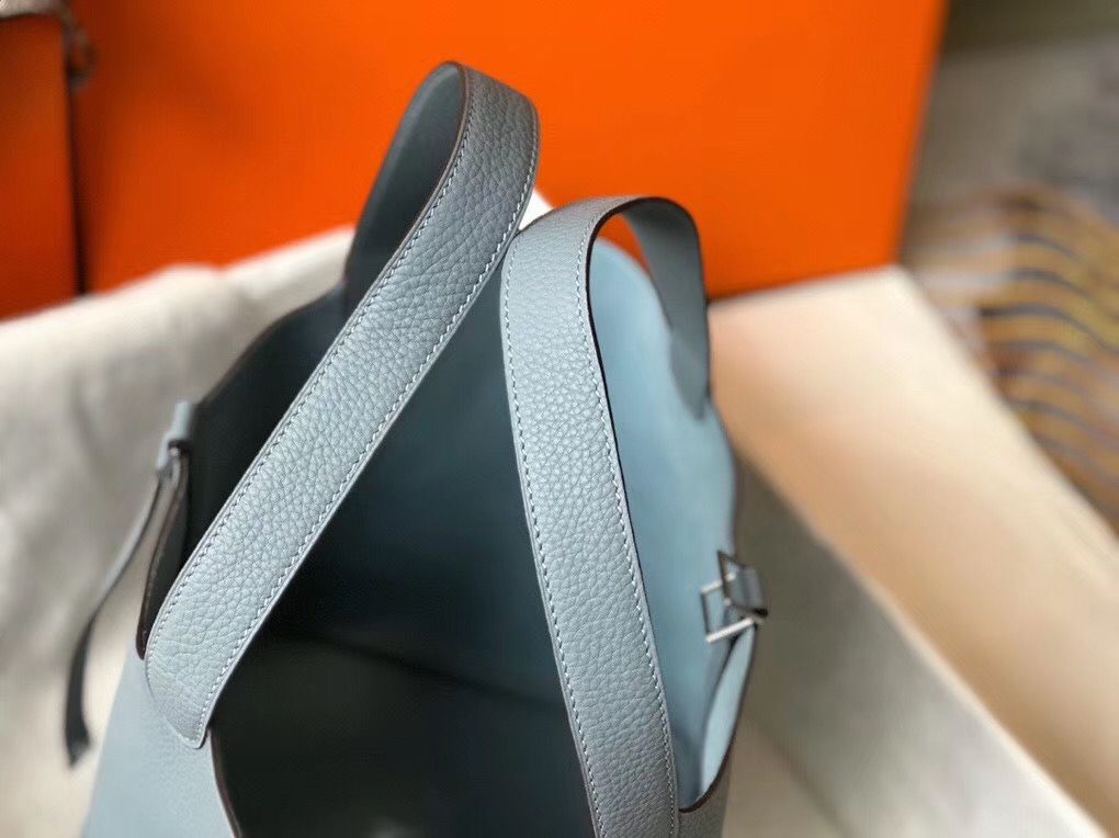 Hermes Picotin Lock 22 Bag In Blue Lin Clemence Leather - Image 5