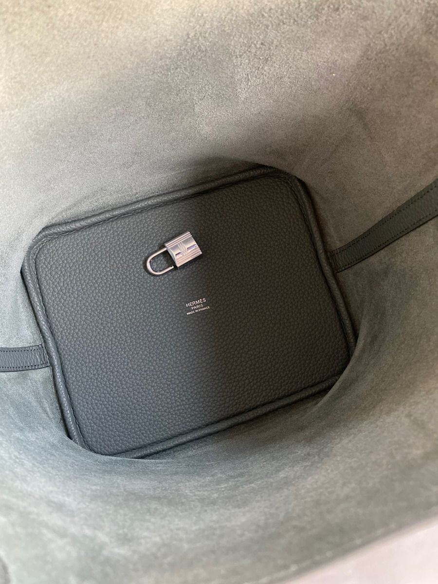 Hermes Picotin Lock 22 Handmade Bag in Vert Amande Clemence Leather - Image 7