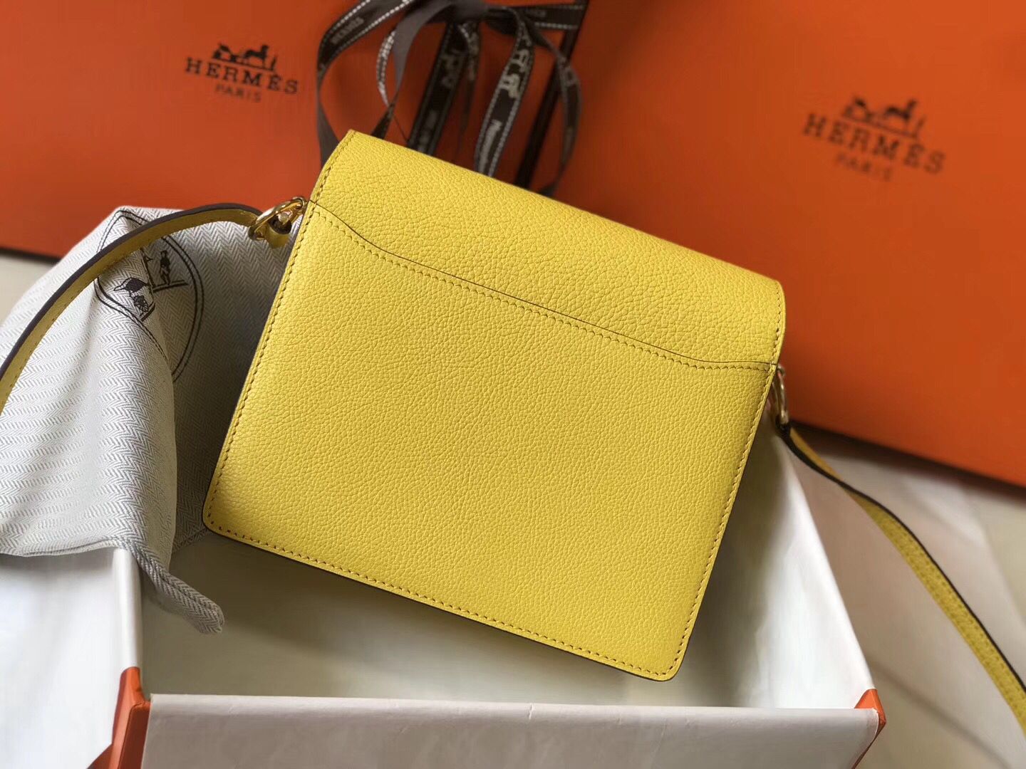 Hermes Mini Sac Roulis 18cm Bag In Yellow Evercolor Calfskin - Image 3
