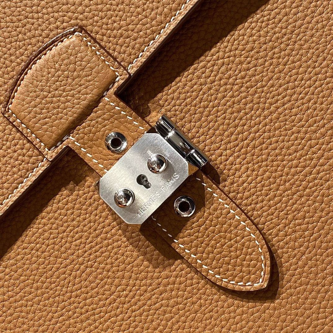 Hermes Sac a Depeches 38 Briefcase in Gold Clemence Leather - Image 4