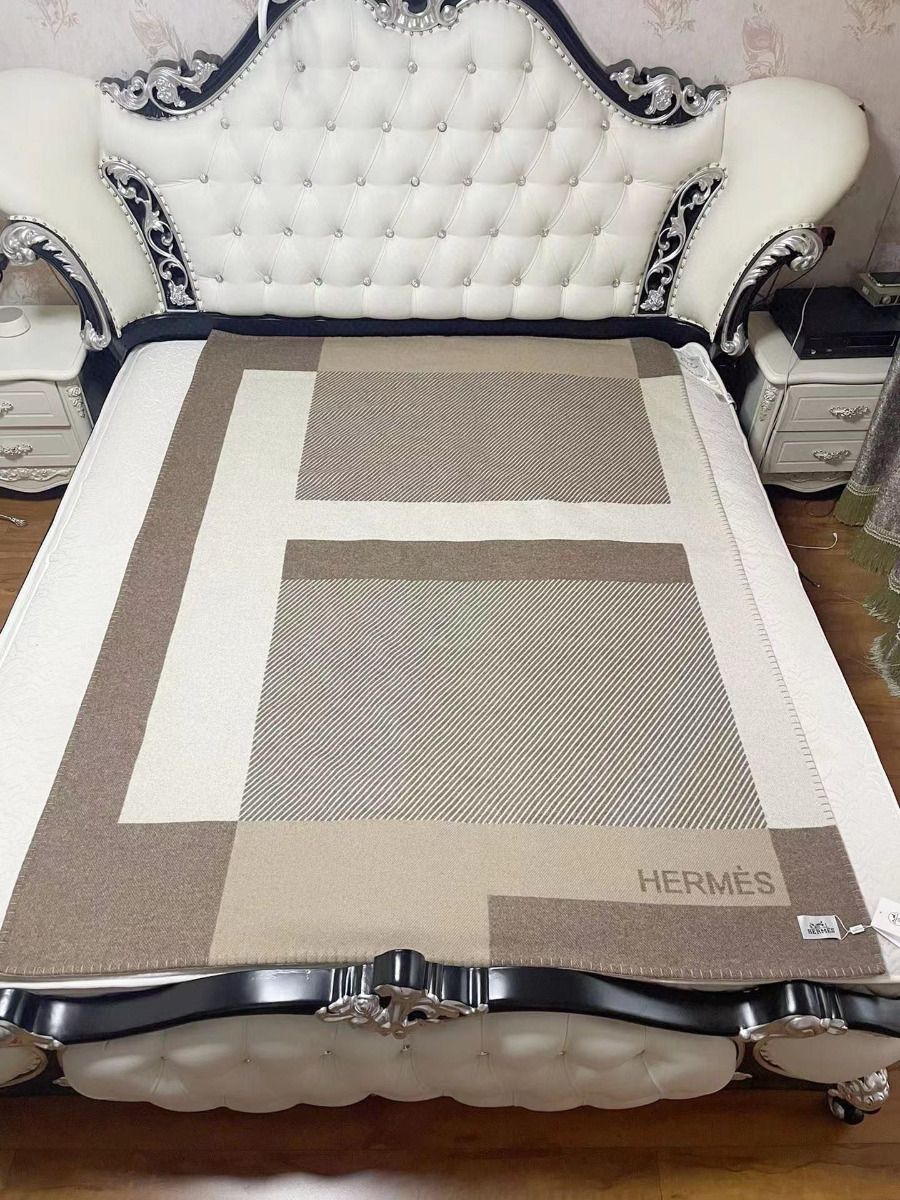 Hermes H Riviera Blanket in Beige Wool and Cashmere - Image 4