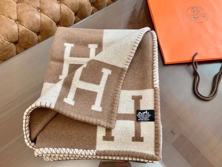Hermes Camel Avalon Throw Blanket - Image 4