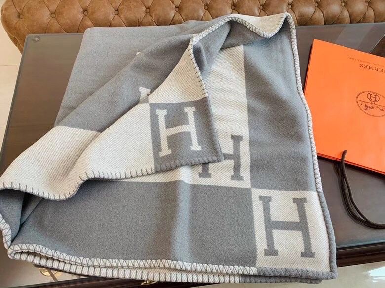 Hermes Grey Avalon Throw Blanket - Image 6