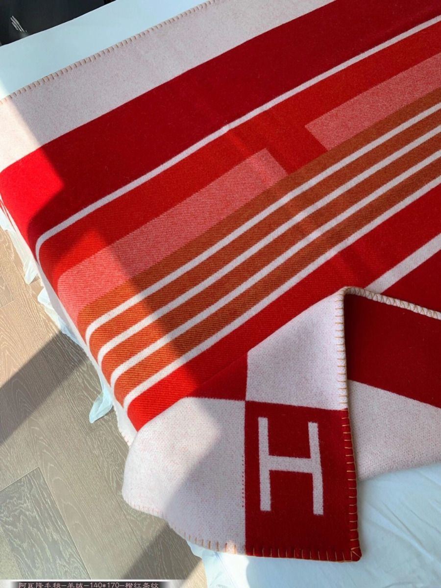 Hermes Geranium Avalon Vibration Throw Blanket - Image 4