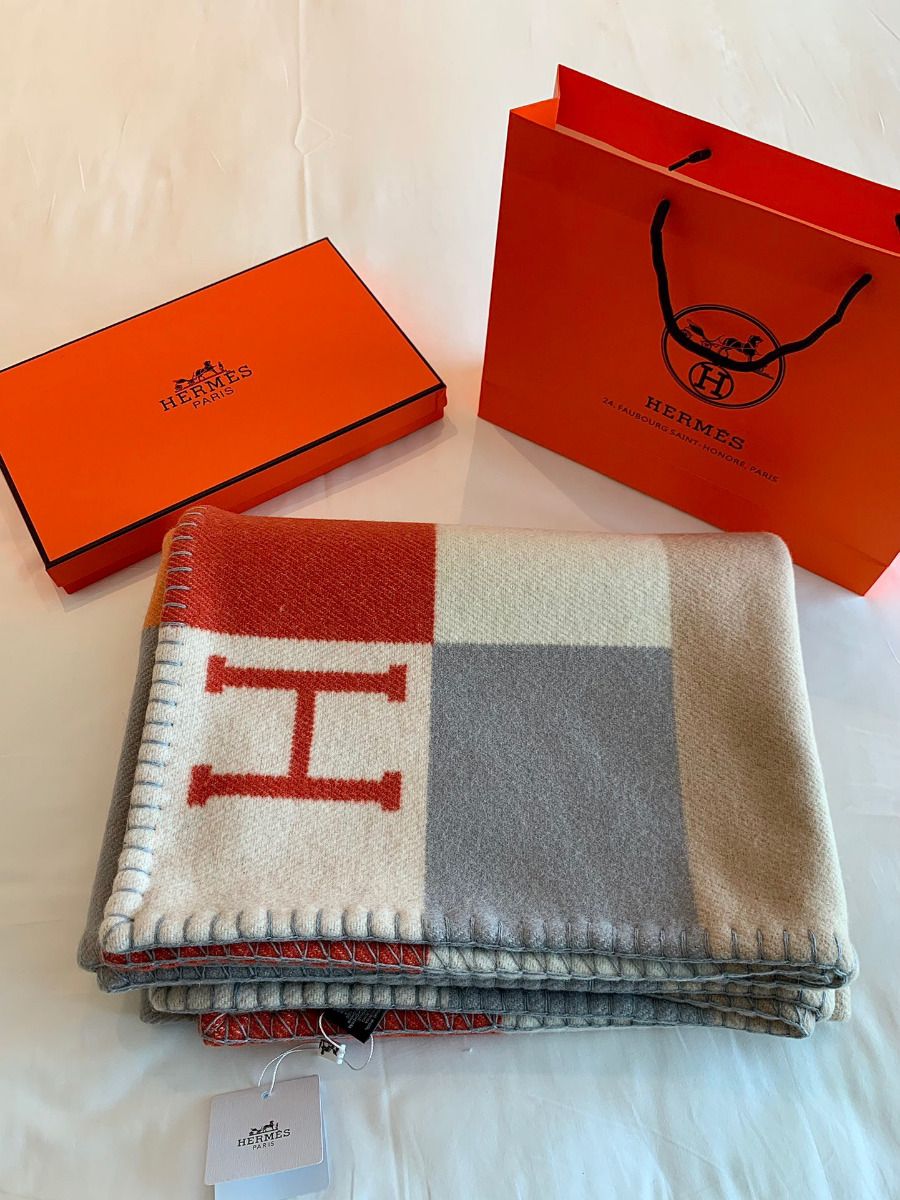 Hermes H Drapeau Blanket in Terracotta and Grey Cashmere - Image 6