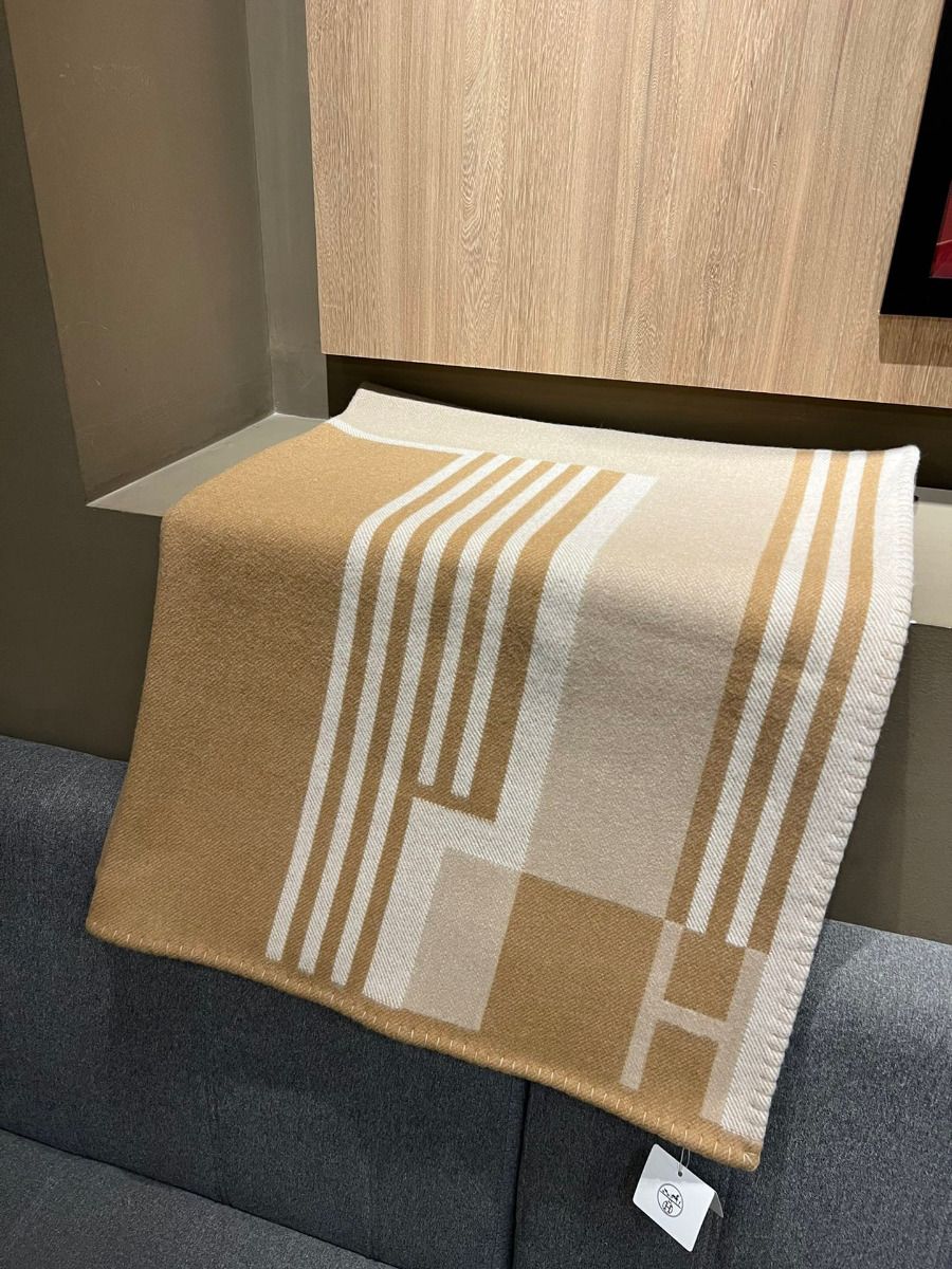 Hermes Ithaque Blanket in Beige Wool and Cashmere - Image 4