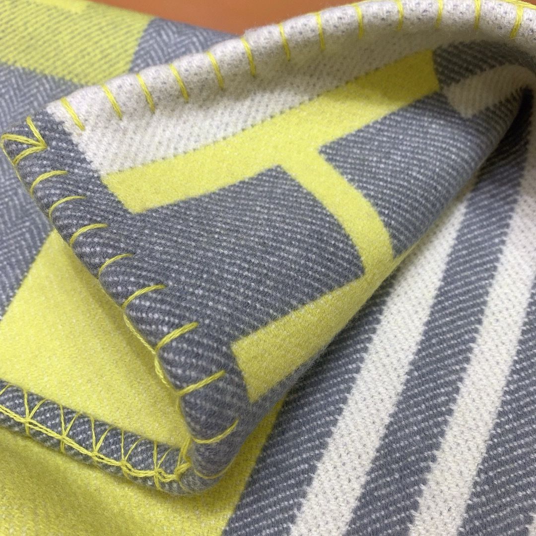 Hermes Ithaque Blanket in Tilleul Wool and Cashmere - Image 9