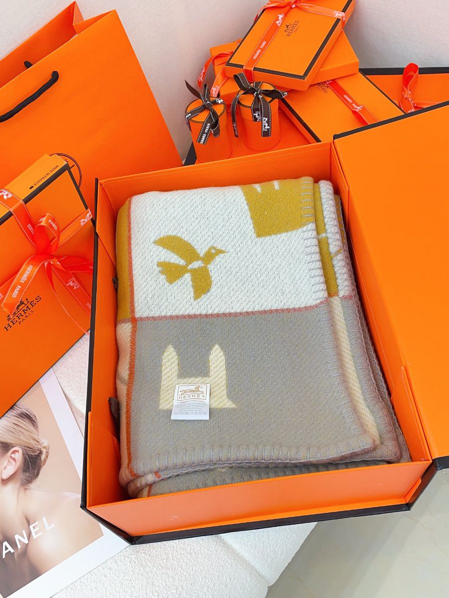 Hermes Avalon Epopee Blanket in Jaune Wool and Cashmere - Image 4