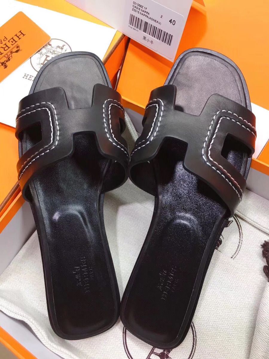 Hermes Oran Sandals In Black Leather With Stitched Detail - Image 6