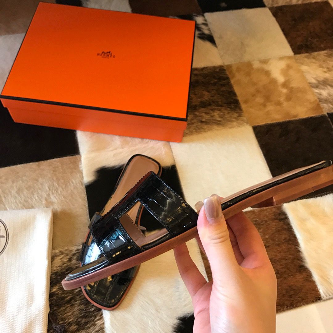 Hermes Oran Slide Sandals In Black Shiny Niloticus Crocodile Skin - Image 6